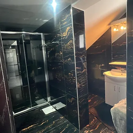 Modern Chic In Prime Location Apartman *